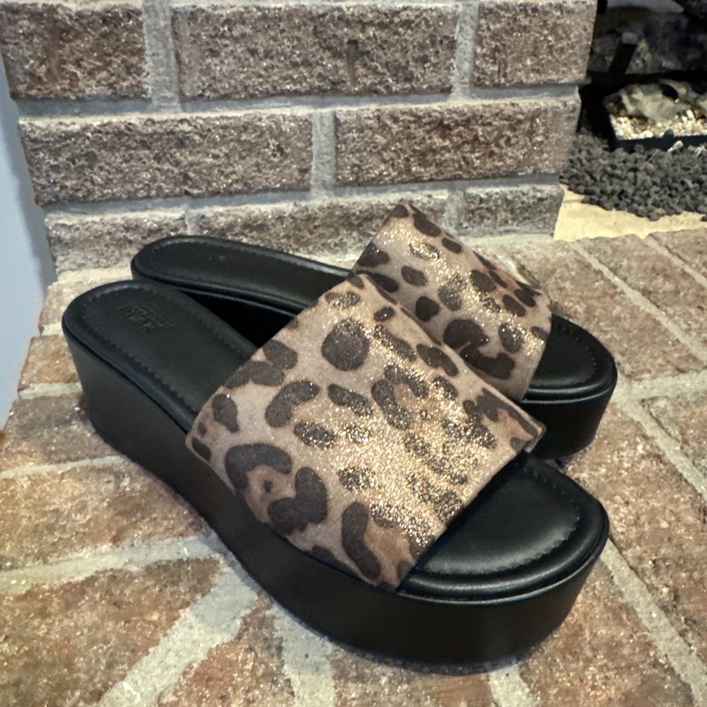 Nordstrom Rack Womens Shoe Size 8.5 Black Wedge Platform Slip On Animal Print